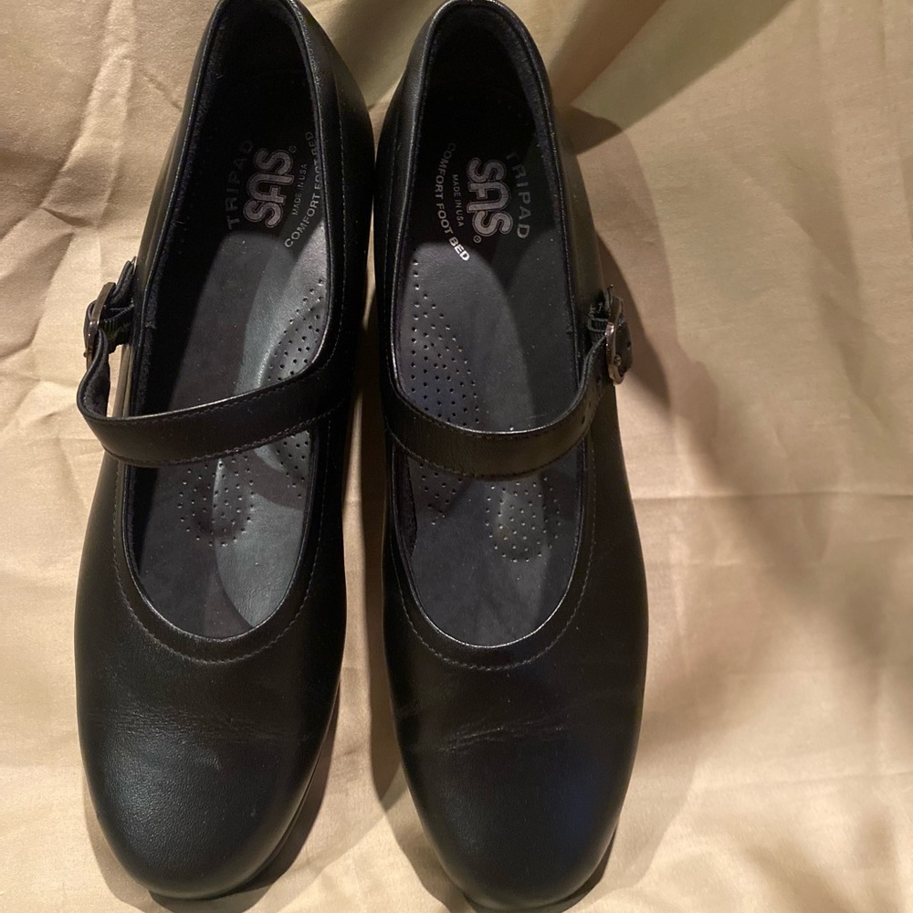 SAS Black Mary Jane flats.